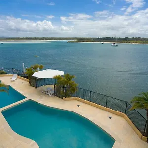Commodore Noosa Heads